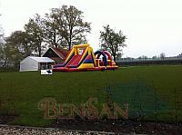 bensan tent met stormbaan